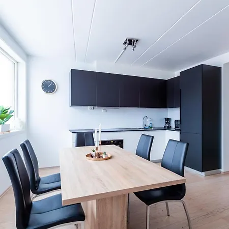 Nordic Host Luxury Apts - City Center Mellomvegen 37 아파트